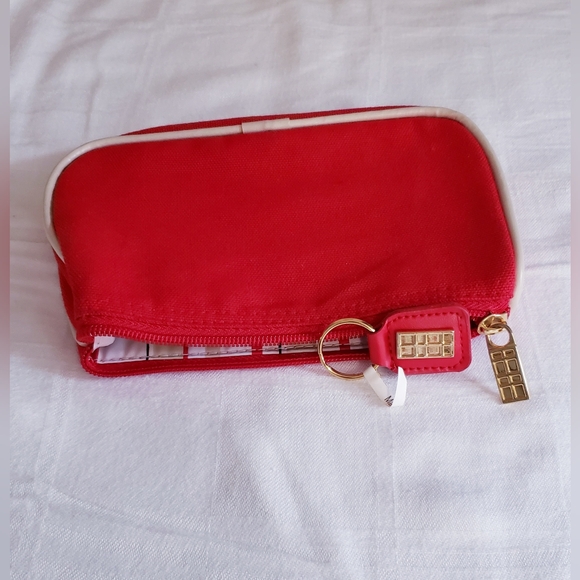 Elizabeth Arden Handbags - Elizabeth Arden Cosmetic Bag